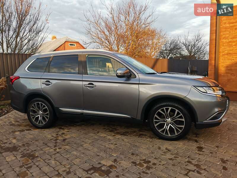 Внедорожник / Кроссовер Mitsubishi Outlander 2016 в Луцке фото 7 Внедорожник / Кроссовер Mitsubishi Outlander 2016 в Луцке