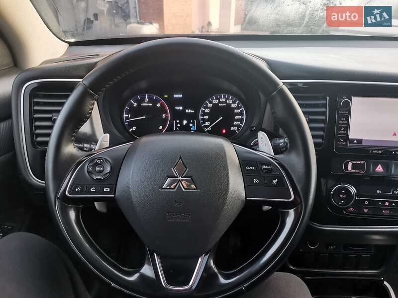 Внедорожник / Кроссовер Mitsubishi Outlander 2016 в Луцке фото 14 Внедорожник / Кроссовер Mitsubishi Outlander 2016 в Луцке