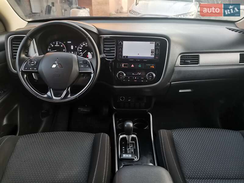 Внедорожник / Кроссовер Mitsubishi Outlander 2016 в Луцке фото 18 Внедорожник / Кроссовер Mitsubishi Outlander 2016 в Луцке
