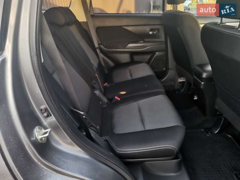 Внедорожник / Кроссовер Mitsubishi Outlander 2016 в Луцке фото 25 Внедорожник / Кроссовер Mitsubishi Outlander 2016 в Луцке