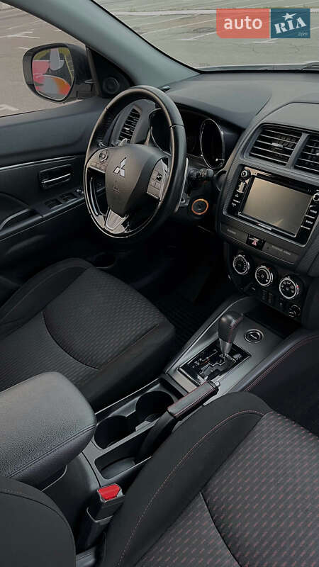 Внедорожник / Кроссовер Mitsubishi Outlander 2017 в Киеве