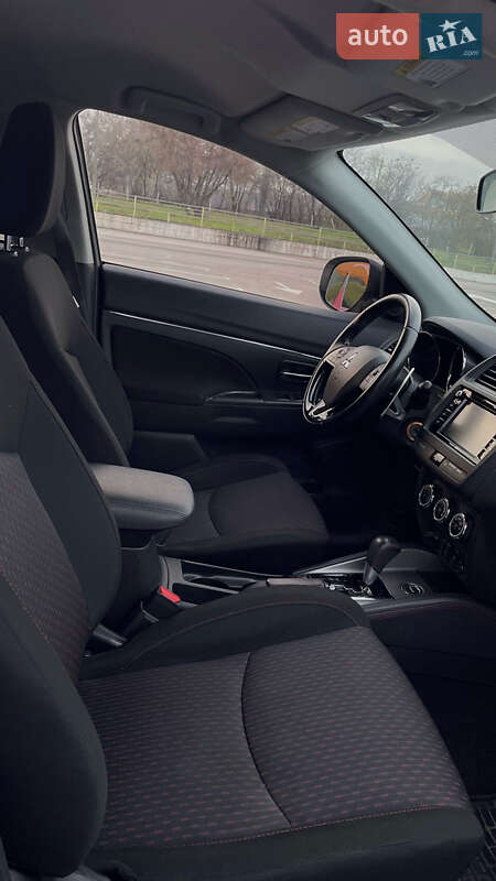 Внедорожник / Кроссовер Mitsubishi Outlander 2017 в Киеве