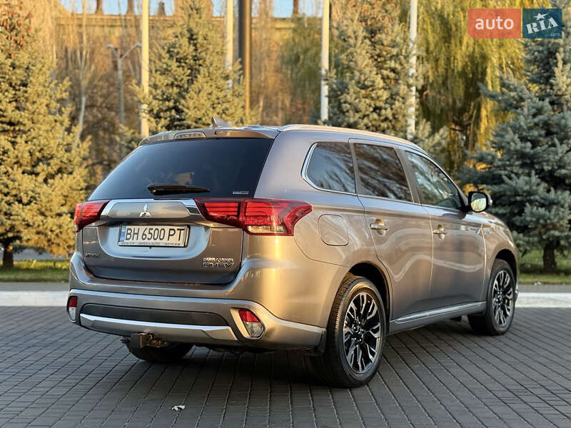 Позашляховик / Кросовер Mitsubishi Outlander 2018 в Одесі