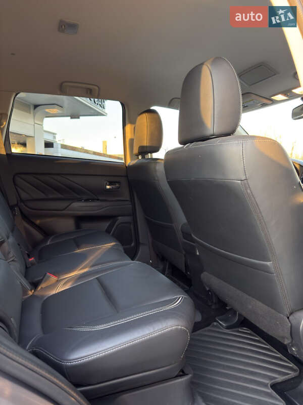 Позашляховик / Кросовер Mitsubishi Outlander 2018 в Одесі