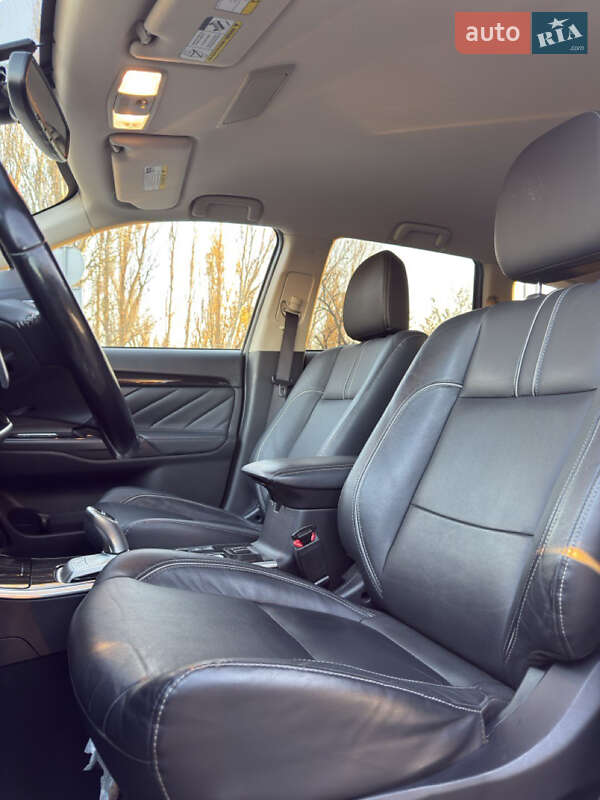 Позашляховик / Кросовер Mitsubishi Outlander 2018 в Одесі