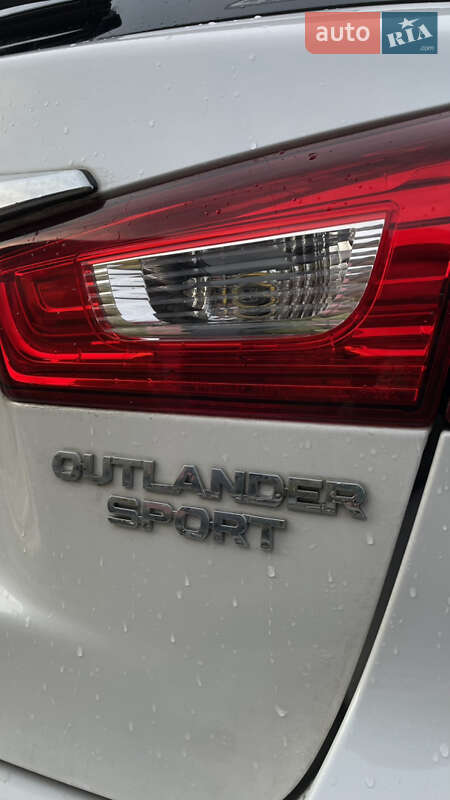 Внедорожник / Кроссовер Mitsubishi Outlander 2017 в Киеве