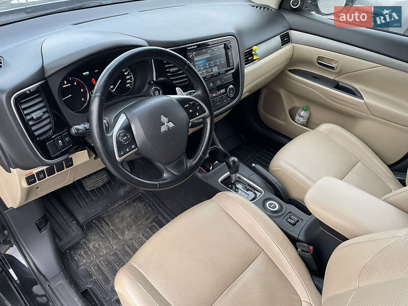 Внедорожник / Кроссовер Mitsubishi Outlander 2012 в Львове