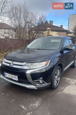 Внедорожник / Кроссовер Mitsubishi Outlander 2015 в Львове