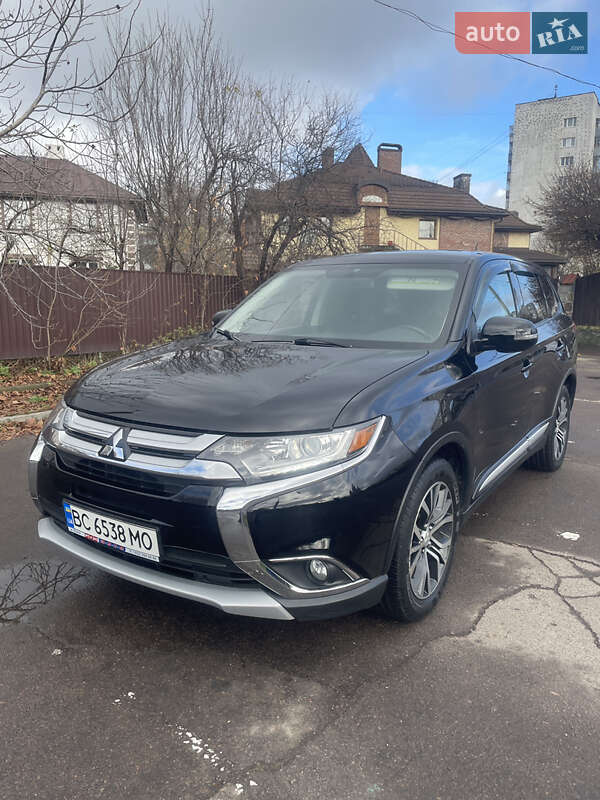 Позашляховик / Кросовер Mitsubishi Outlander 2015 в Львові