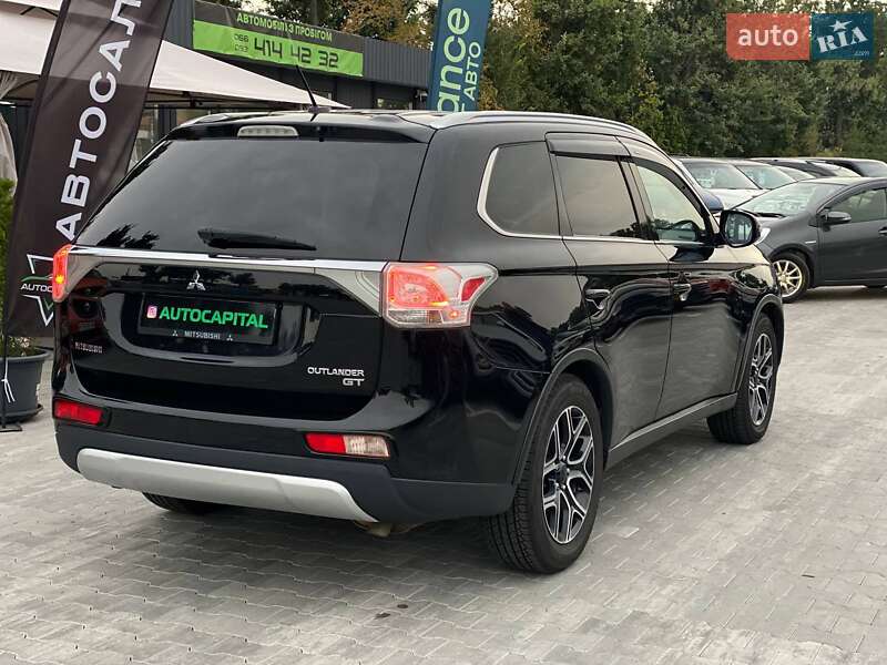 Внедорожник / Кроссовер Mitsubishi Outlander 2015 в Киеве