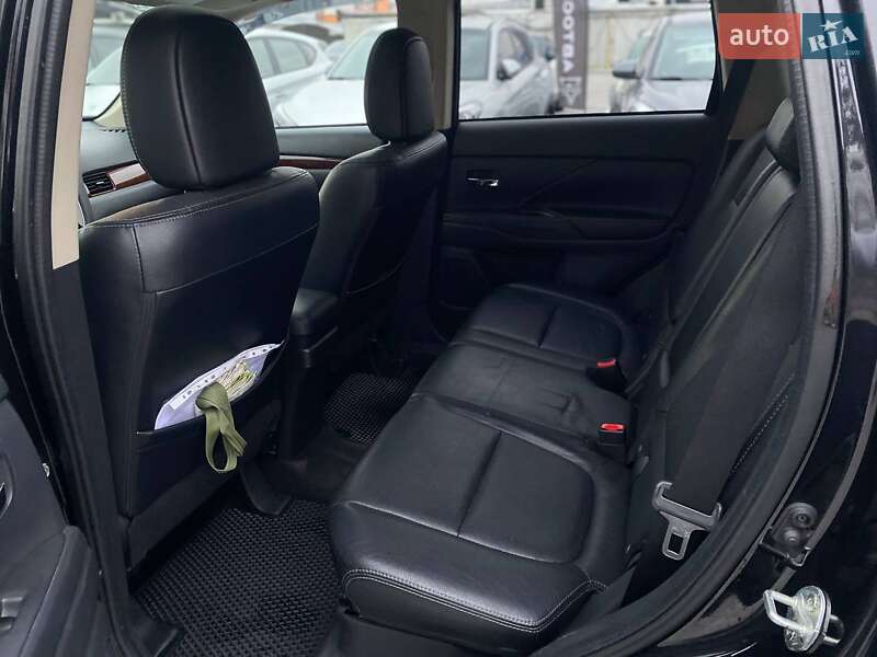 Внедорожник / Кроссовер Mitsubishi Outlander 2015 в Киеве