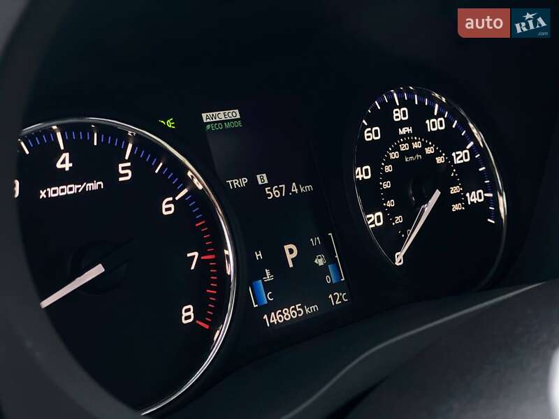 Внедорожник / Кроссовер Mitsubishi Outlander 2015 в Киеве