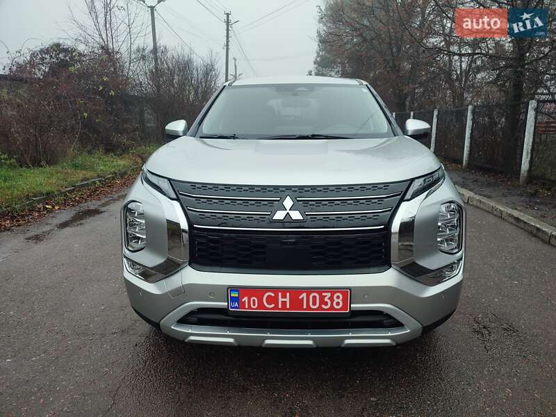 Внедорожник / Кроссовер Mitsubishi Outlander 2021 в Киеве