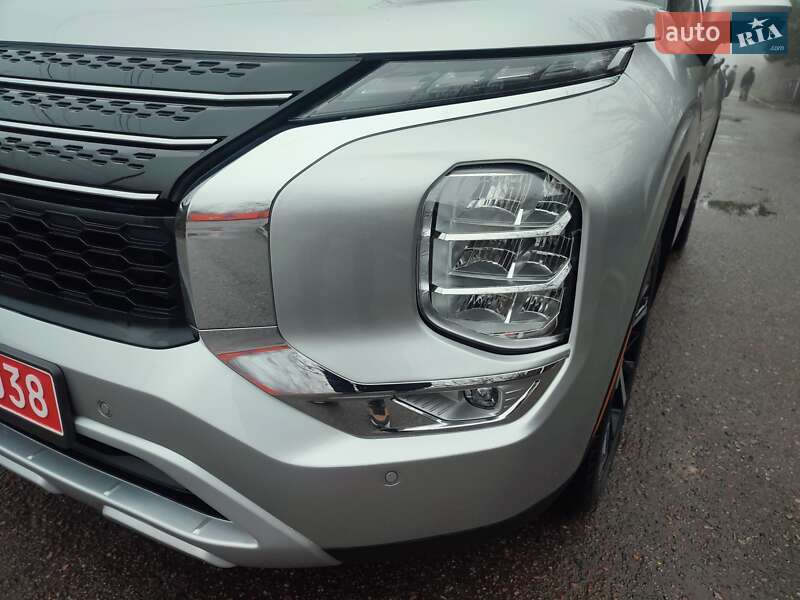 Внедорожник / Кроссовер Mitsubishi Outlander 2021 в Киеве