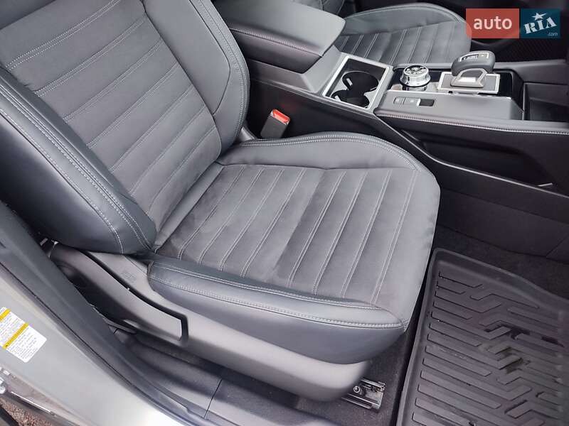 Внедорожник / Кроссовер Mitsubishi Outlander 2021 в Киеве