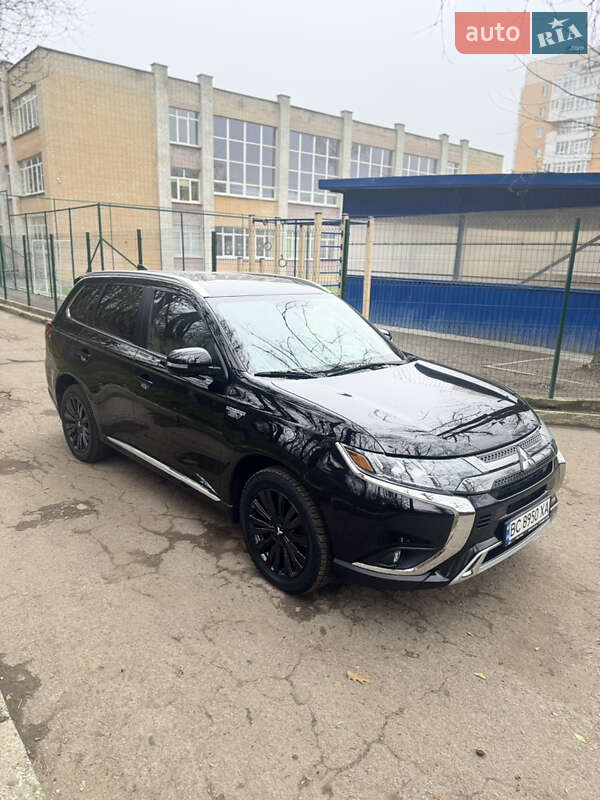 Внедорожник / Кроссовер Mitsubishi Outlander 2019 в Львове