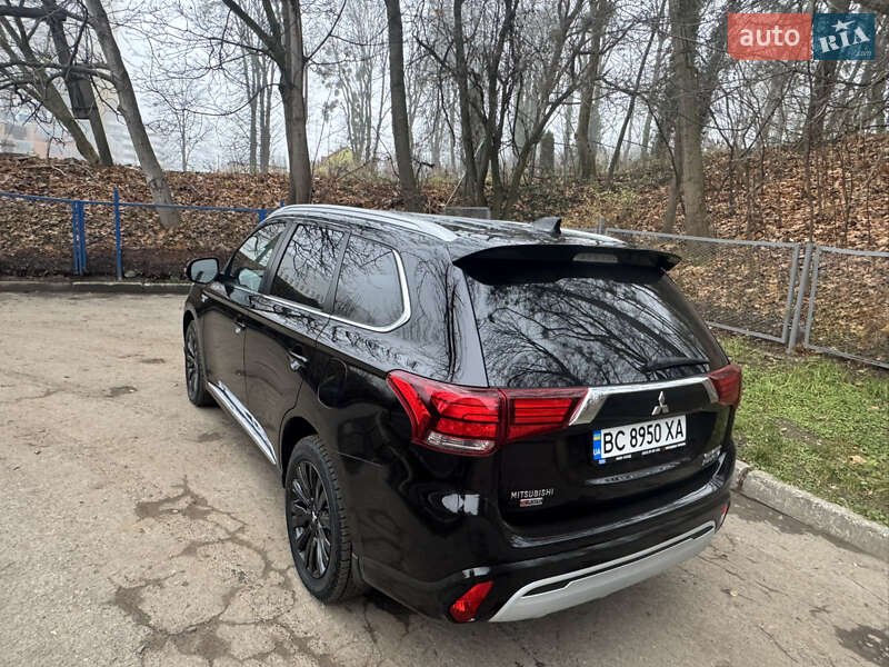 Внедорожник / Кроссовер Mitsubishi Outlander 2019 в Львове
