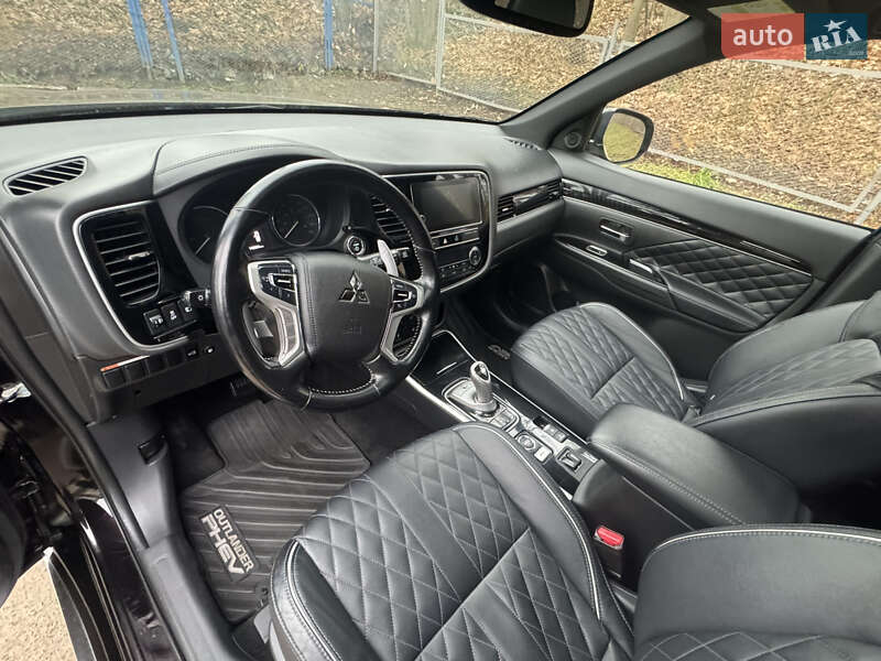 Внедорожник / Кроссовер Mitsubishi Outlander 2019 в Львове