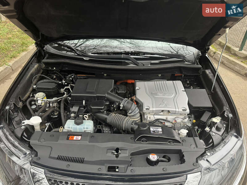 Внедорожник / Кроссовер Mitsubishi Outlander 2019 в Львове