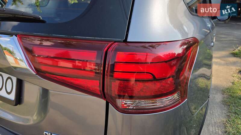 Позашляховик / Кросовер Mitsubishi Outlander 2016 в Харкові