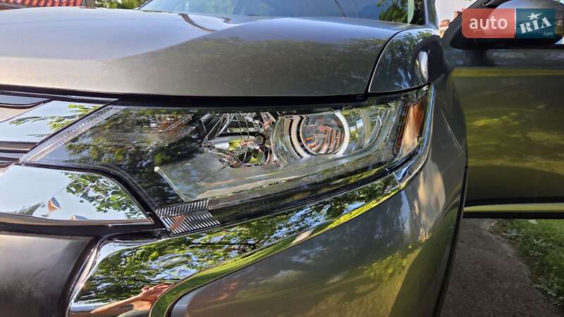 Позашляховик / Кросовер Mitsubishi Outlander 2016 в Харкові