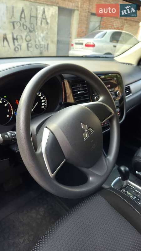 Позашляховик / Кросовер Mitsubishi Outlander 2016 в Харкові
