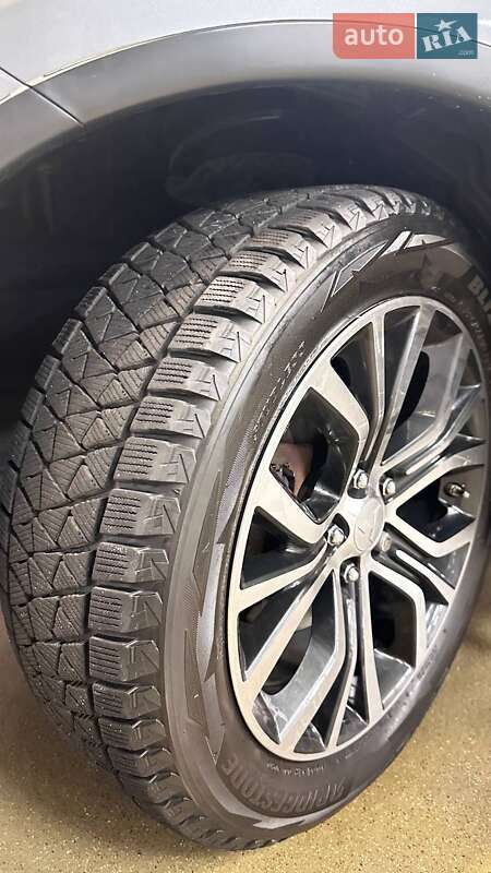 Внедорожник / Кроссовер Mitsubishi Outlander 2016 в Киеве