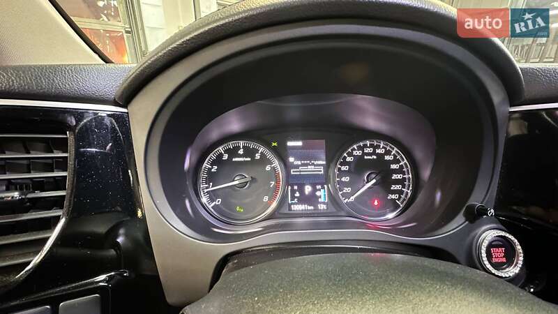 Внедорожник / Кроссовер Mitsubishi Outlander 2016 в Киеве