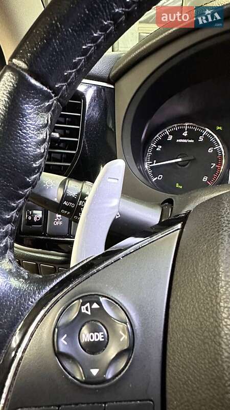 Внедорожник / Кроссовер Mitsubishi Outlander 2016 в Киеве