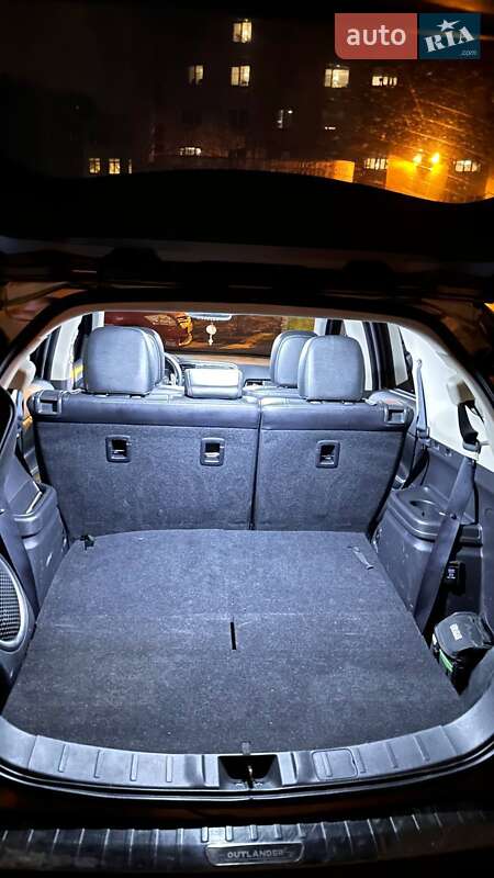 Внедорожник / Кроссовер Mitsubishi Outlander 2016 в Киеве