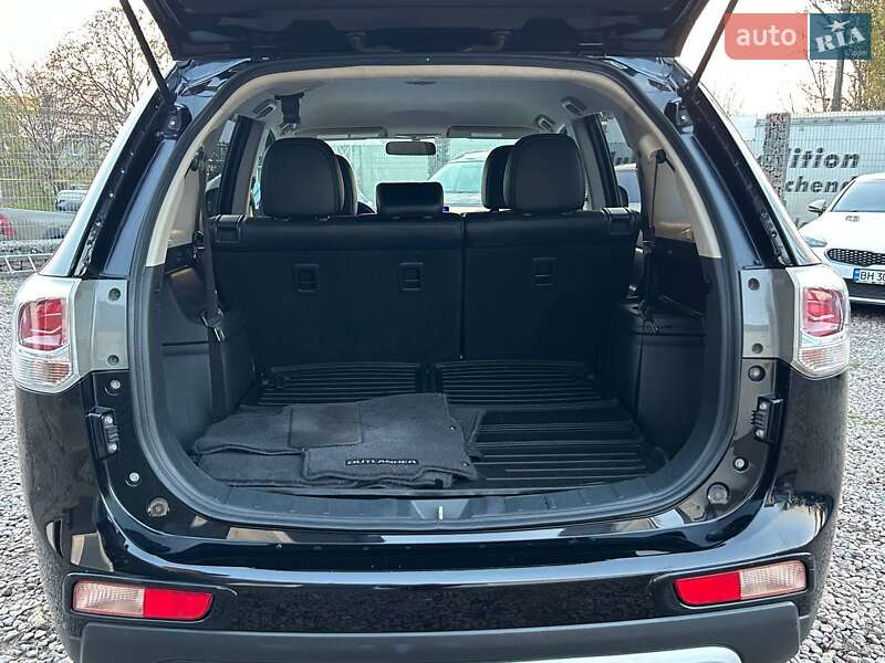 Внедорожник / Кроссовер Mitsubishi Outlander 2014 в Одессе