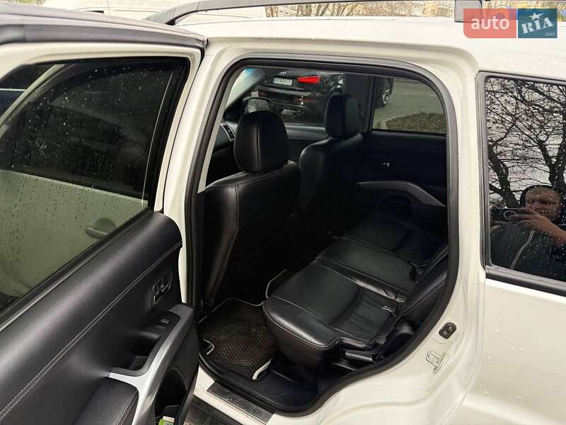 Внедорожник / Кроссовер Mitsubishi Outlander 2011 в Хмельницком