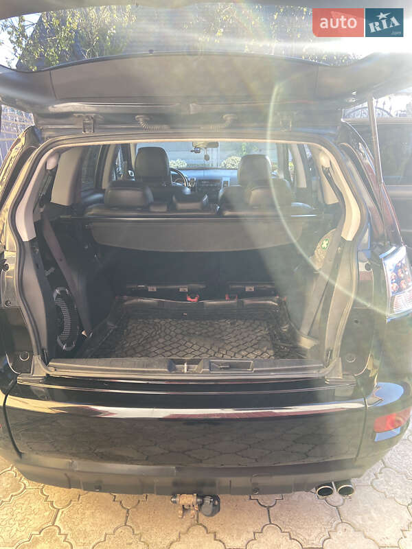 Внедорожник / Кроссовер Mitsubishi Outlander 2010 в Владимире