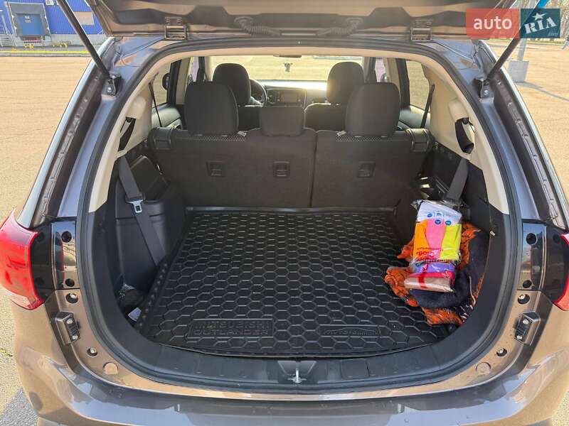 Внедорожник / Кроссовер Mitsubishi Outlander 2015 в Николаеве