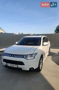 Внедорожник / Кроссовер Mitsubishi Outlander 2013 в Киеве