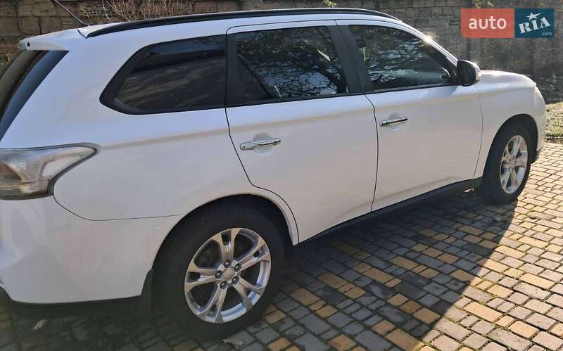 Внедорожник / Кроссовер Mitsubishi Outlander 2012 в Одессе