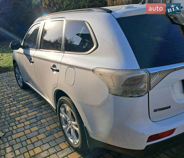 Внедорожник / Кроссовер Mitsubishi Outlander 2012 в Одессе