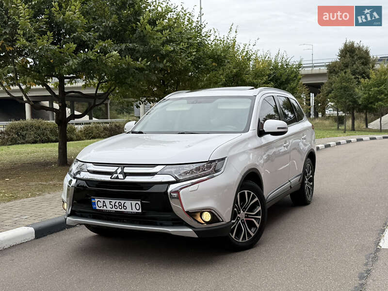 Внедорожник / Кроссовер Mitsubishi Outlander 2015 в Киеве