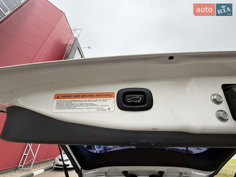 Внедорожник / Кроссовер Mitsubishi Outlander 2015 в Киеве