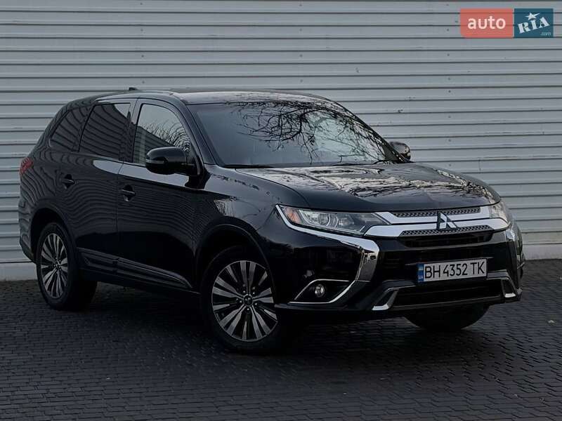 Внедорожник / Кроссовер Mitsubishi Outlander 2019 в Одессе