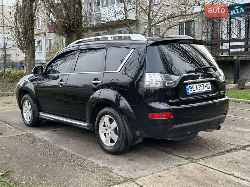 Внедорожник / Кроссовер Mitsubishi Outlander 2010 в Новом Буге