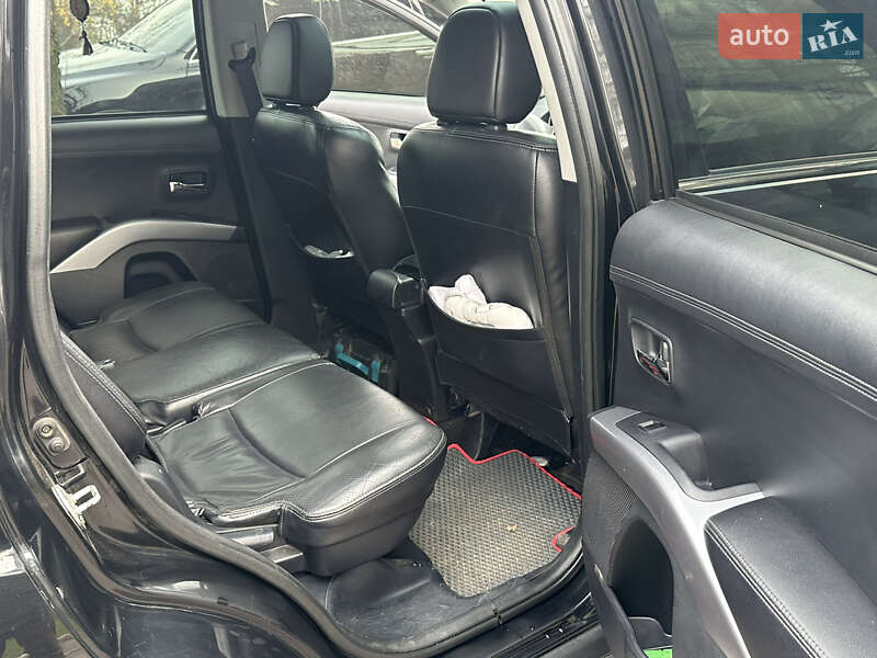 Внедорожник / Кроссовер Mitsubishi Outlander 2010 в Новом Буге