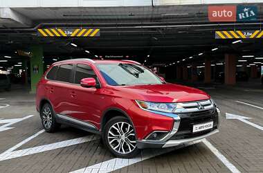 Внедорожник / Кроссовер Mitsubishi Outlander 2016 в Киеве