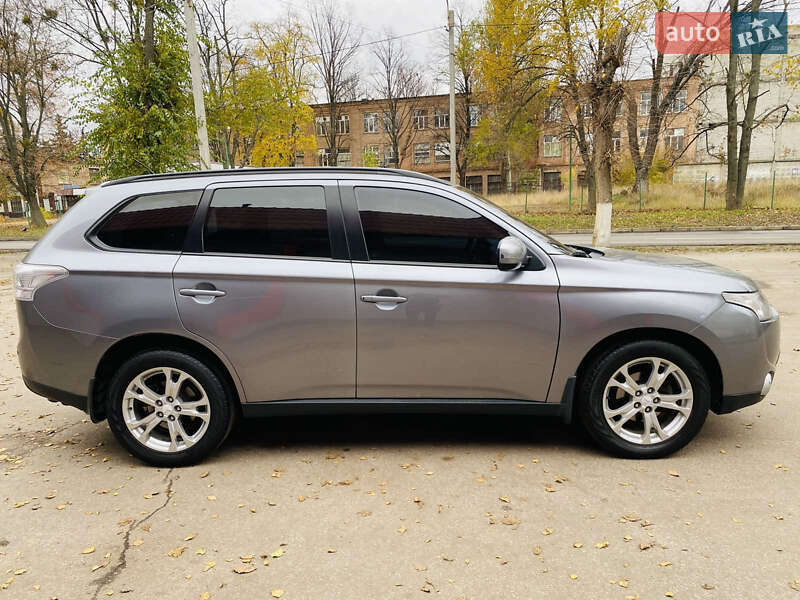 Позашляховик / Кросовер Mitsubishi Outlander 2012 в Харкові
