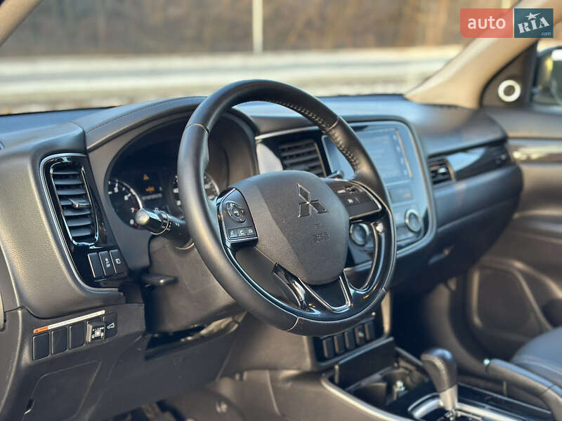 Позашляховик / Кросовер Mitsubishi Outlander 2017 в Дніпрі фото 14 Позашляховик / Кросовер Mitsubishi Outlander 2017 в Дніпрі