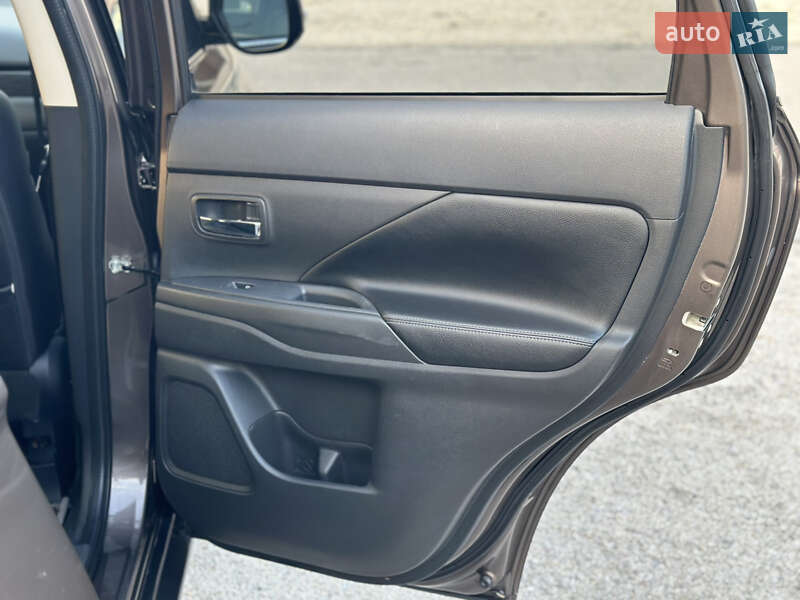 Позашляховик / Кросовер Mitsubishi Outlander 2017 в Дніпрі фото 24 Позашляховик / Кросовер Mitsubishi Outlander 2017 в Дніпрі