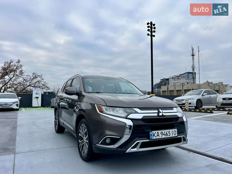 Внедорожник / Кроссовер Mitsubishi Outlander 2018 в Киеве