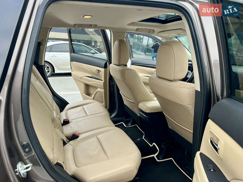 Внедорожник / Кроссовер Mitsubishi Outlander 2018 в Киеве