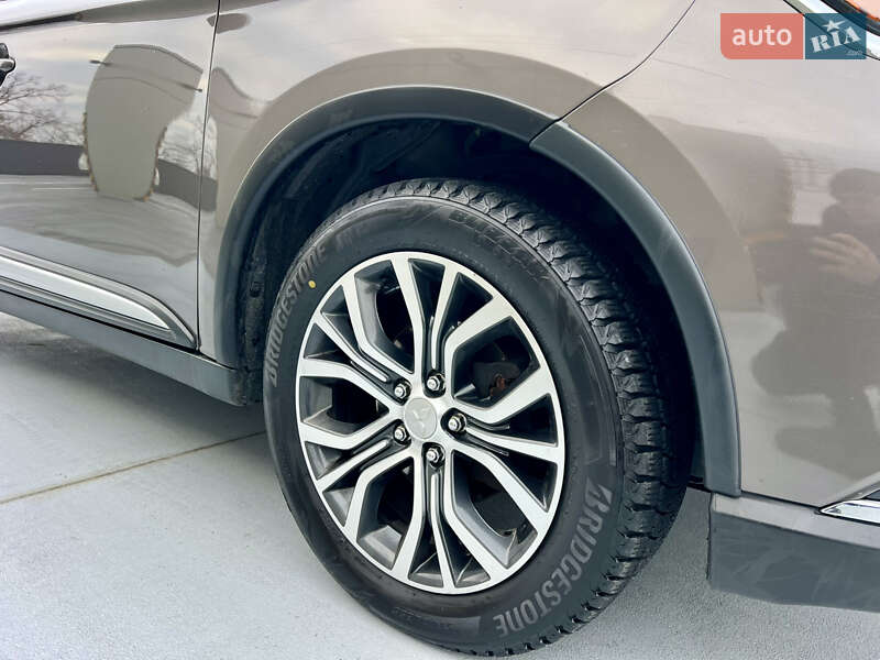 Внедорожник / Кроссовер Mitsubishi Outlander 2018 в Киеве