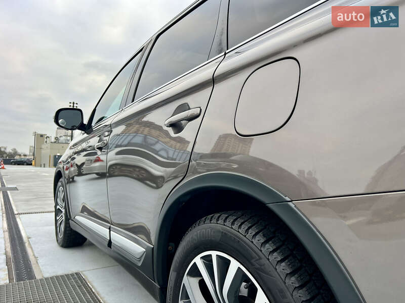 Внедорожник / Кроссовер Mitsubishi Outlander 2018 в Киеве